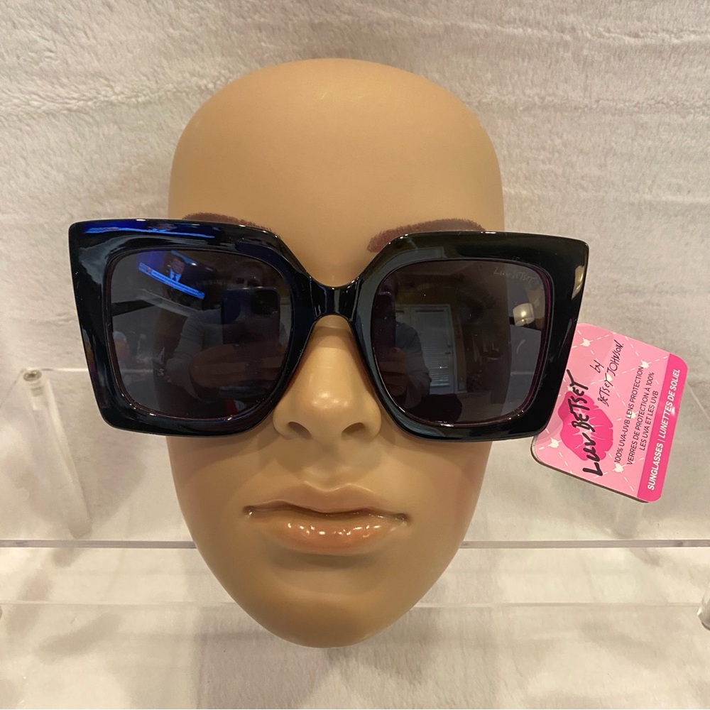 Betsey Johnson Luv Betsey Square Shaped Oversized Black Sunnies Sunglasses NWT